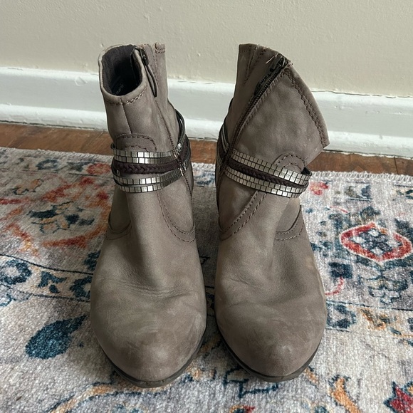 Tamaris Tan Ankle Height Bootie Size 41 US 9.5 - Picture 3 of 9